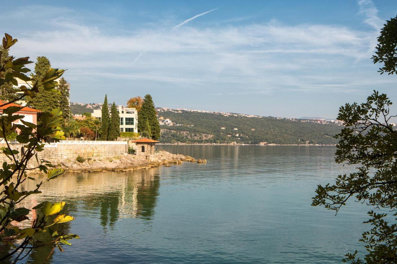 Villa Arentz Residence - Front Sea Apartments Opatija Bagian luar foto