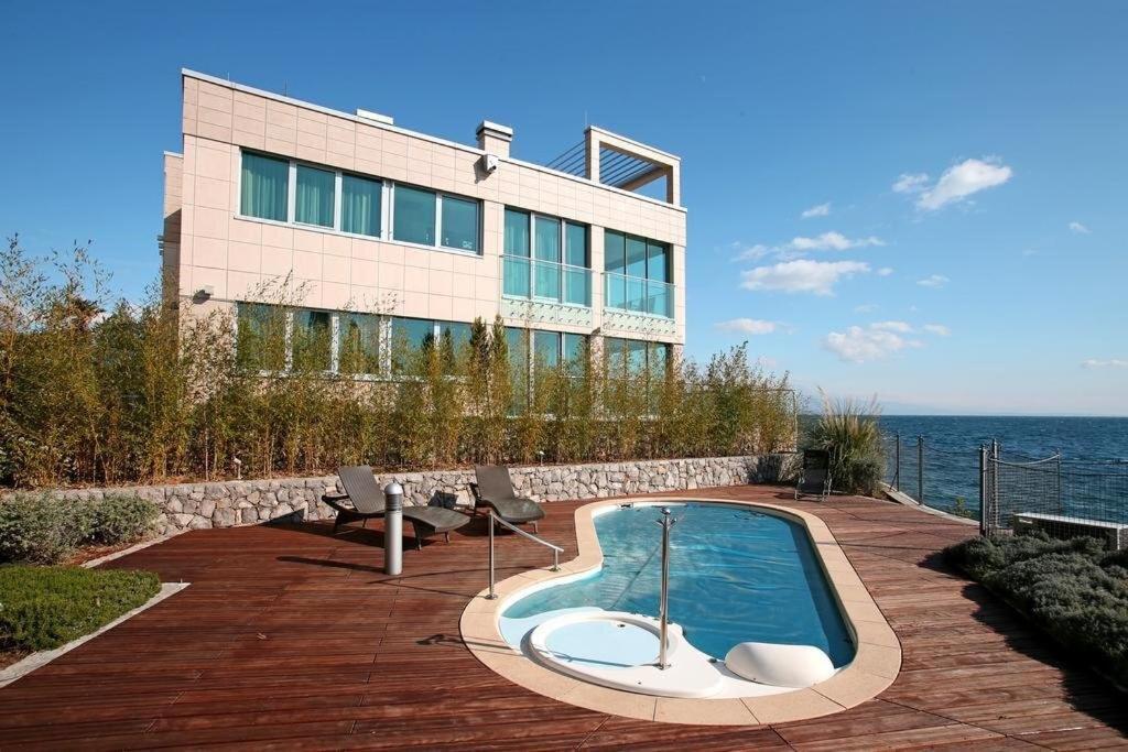 Villa Arentz Residence - Front Sea Apartments Opatija Bagian luar foto