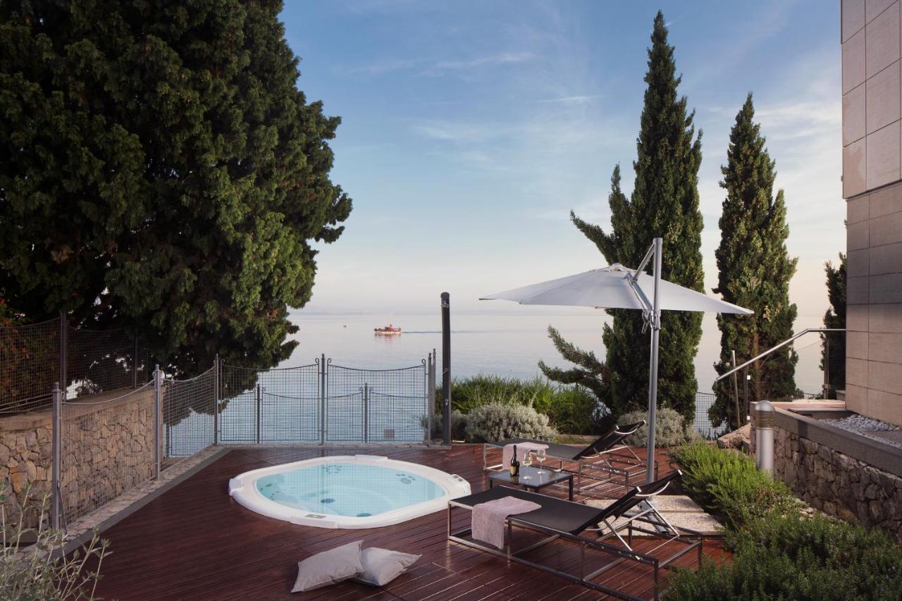 Villa Arentz Residence - Front Sea Apartments Opatija Bagian luar foto