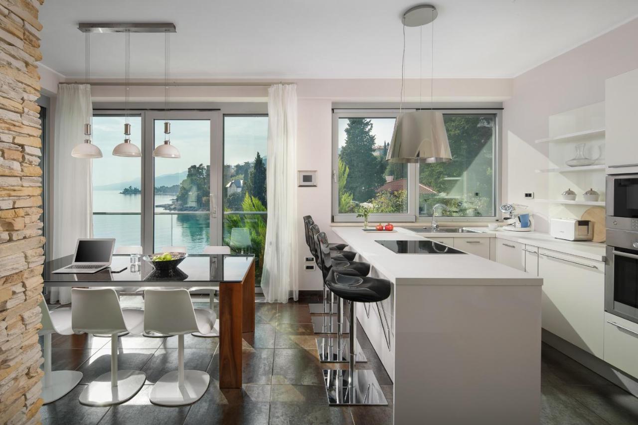 Villa Arentz Residence - Front Sea Apartments Opatija Bagian luar foto