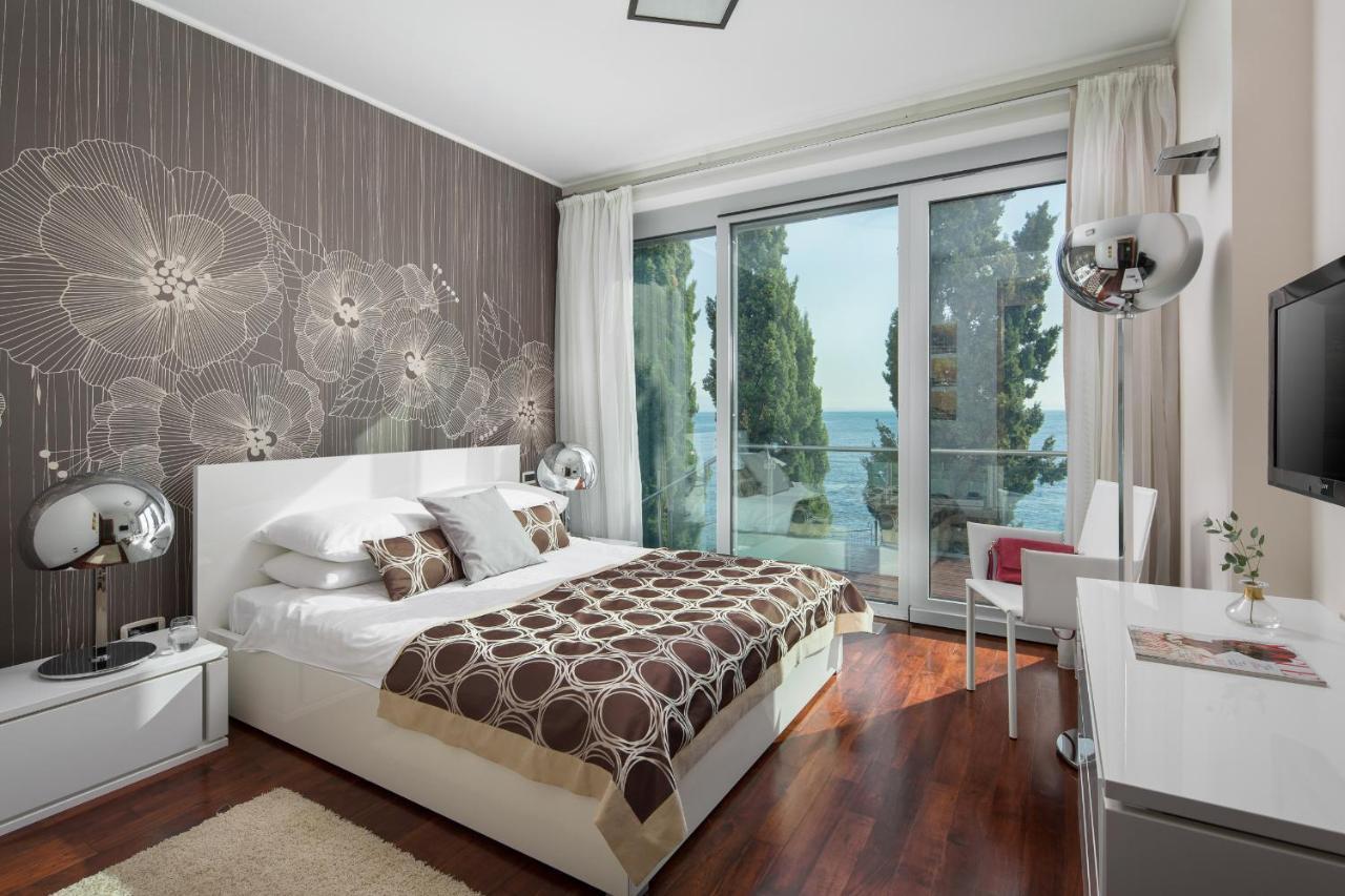 Villa Arentz Residence - Front Sea Apartments Opatija Bagian luar foto